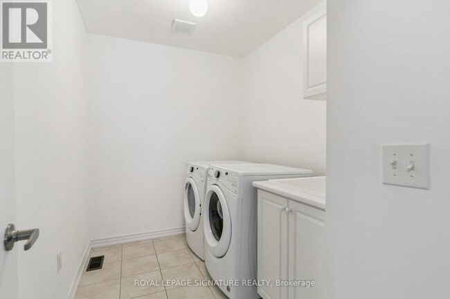 Building Photo - 1466 Chretien St