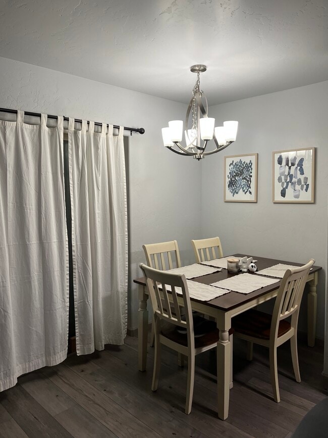 Building Photo - 658 1/2 Tammera Ln