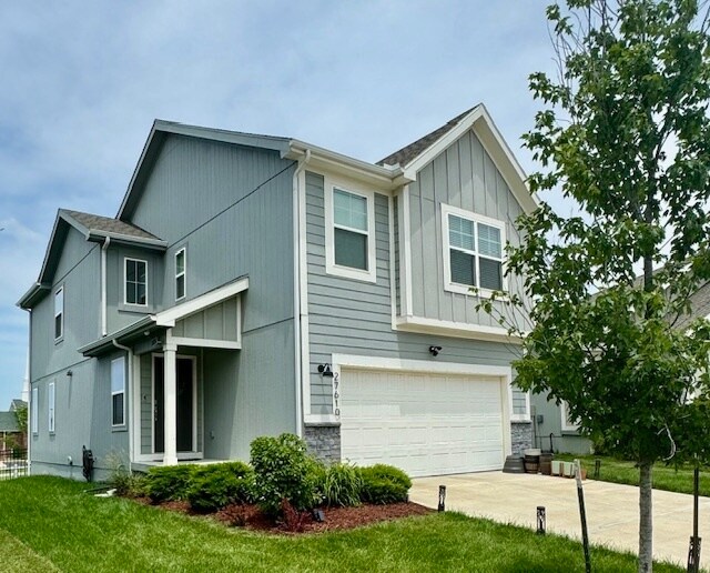 Primary Photo - Large 4 Bedroom with Finished Basement - L...