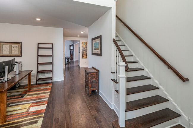 Building Photo - 28 Dogleg Ln