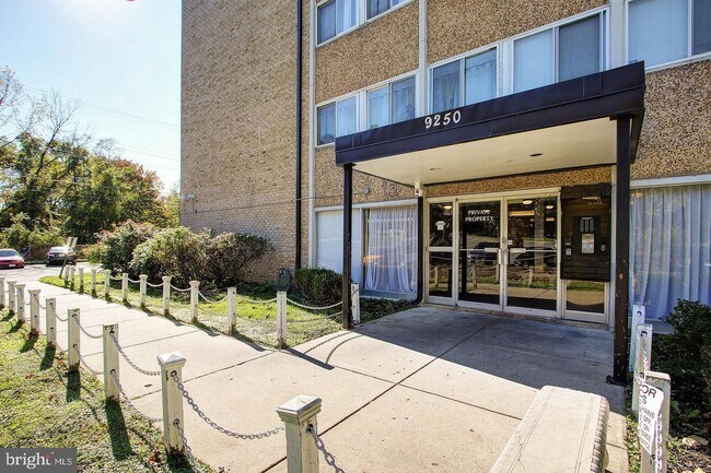 Building Photo - 9250 Edwards Way