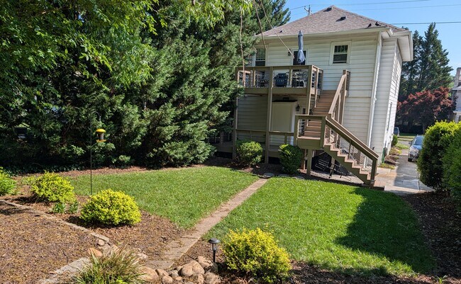 Trasero - 523 Arbutus Ave SE