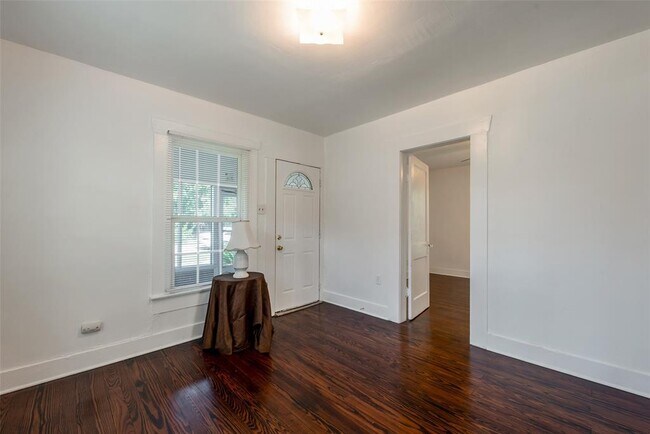 Foto del edificio - 4612 Rawley St