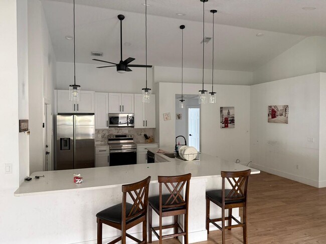 Building Photo - 15909 Green Cove Blvd
