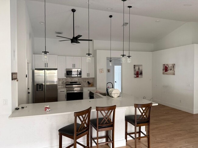 Foto del edificio - 15909 Green Cove Blvd