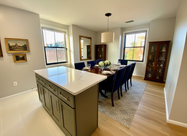 Building Photo - 151 W Brookline St