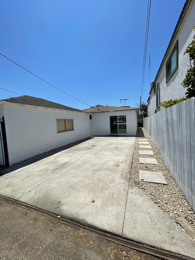 4331 W 159th St Unit 2, Lawndale, CA 90260 Apartments in Lawndale, CA