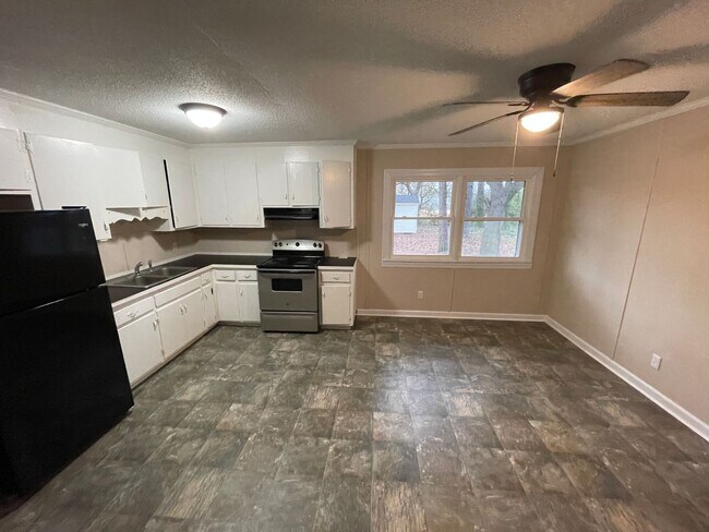 Foto del edificio - 4 Bedroom Brick House - Vouchers Accepted