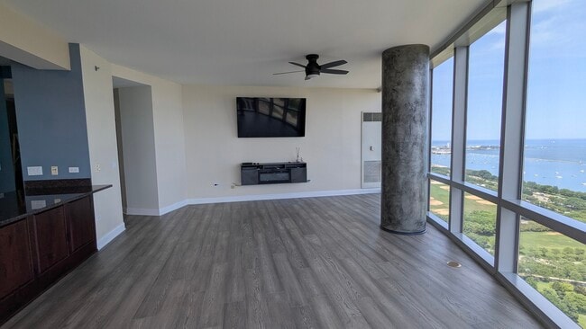 Building Photo - 1211 S Prairie Ave