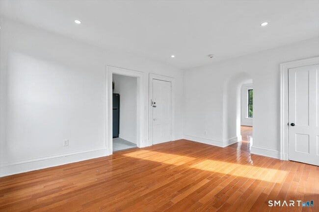 Building Photo - 46 Trumbull St