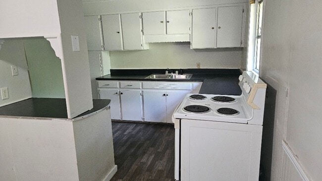 Building Photo - $1300 4 bed 2 bath For rent