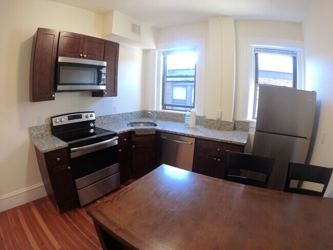 Building Photo - 1459 Beacon St