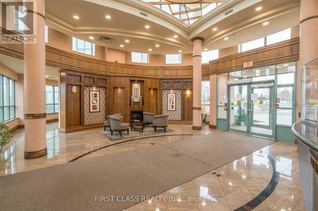 Building Photo - 4850 Glen Erin Dr