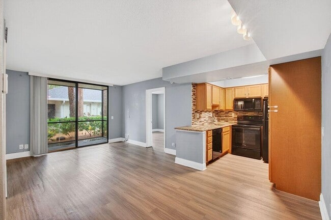 Building Photo - 744 Executive Center Dr