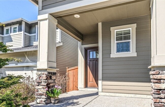 Building Photo - Gorgeous 4BR Home in Canton Park Backing t...