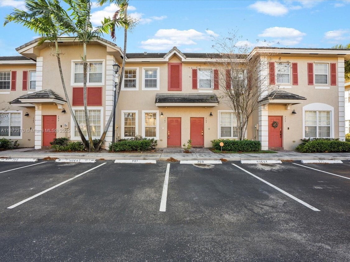 Foto principal - 767 NW 42nd Ave