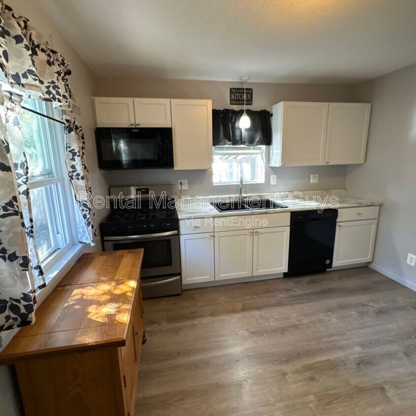 Foto principal - 3825 Noble Ave N