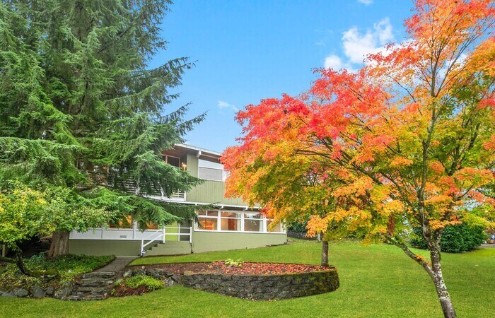 Primary Photo - Lovely AIR CONDITIONED Mid-Century Modern ...