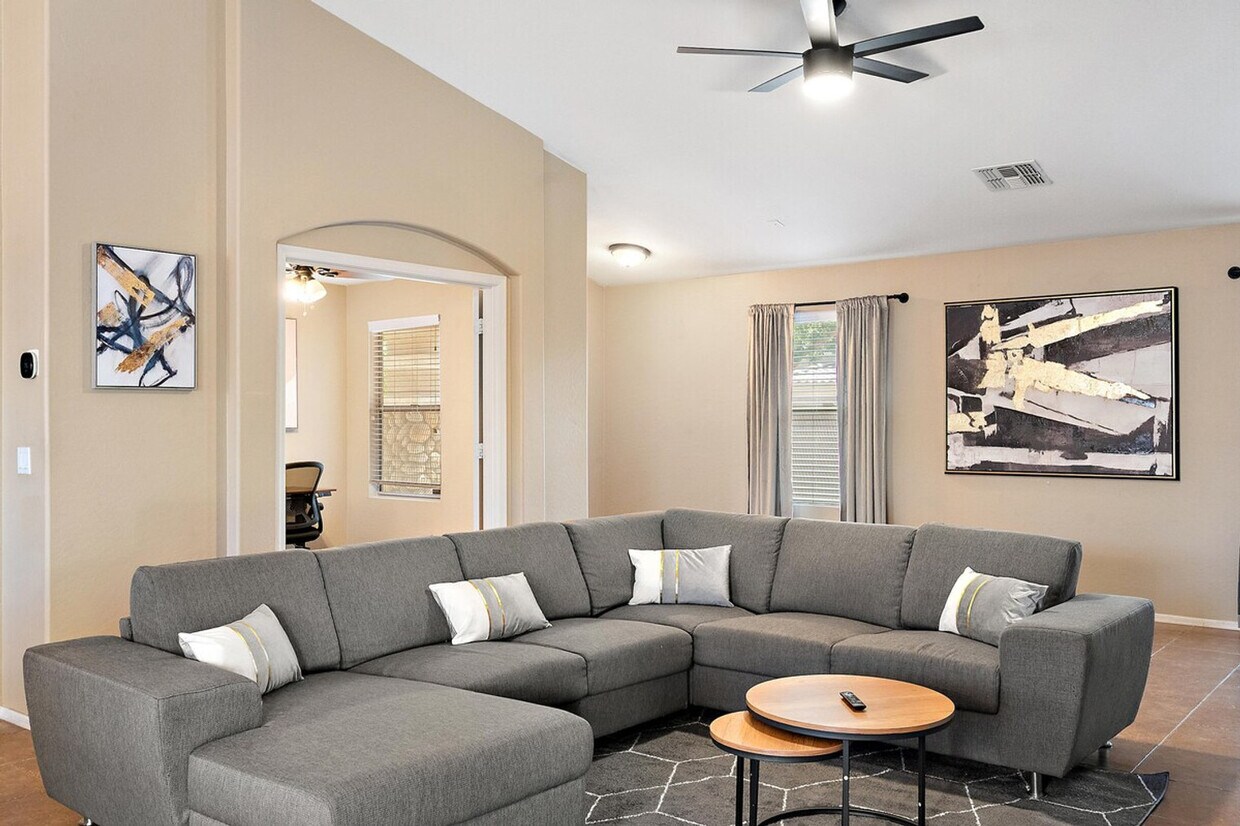 Foto principal - 2900 E Mead Dr