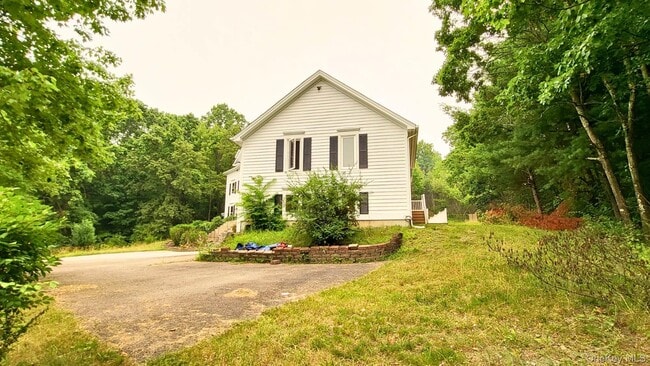 Building Photo - 19 Friendship Ln