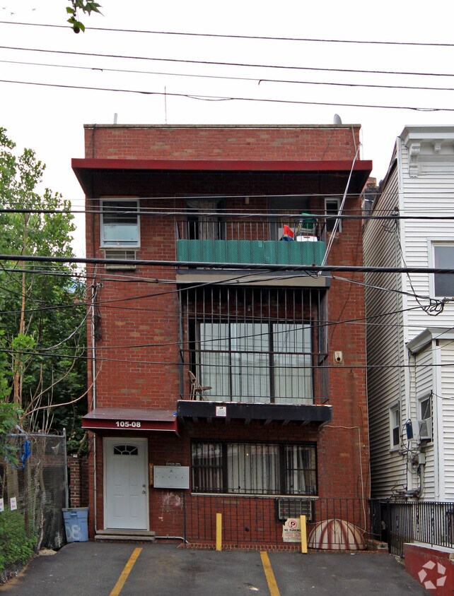 Foto del edificio - 105-08 Martense Ave