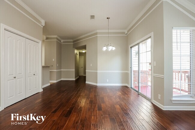 Building Photo - 5028 W Oak Highland Dr