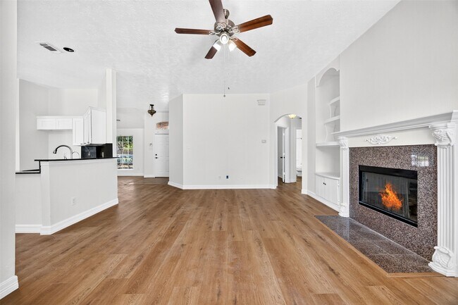 Building Photo - 15307 Flemington Ave