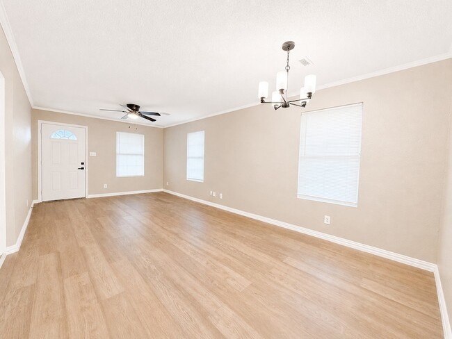 Foto del edificio - 7902 Bowen St