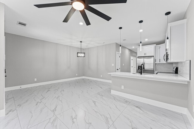 Building Photo - 9106 Everglade Dr