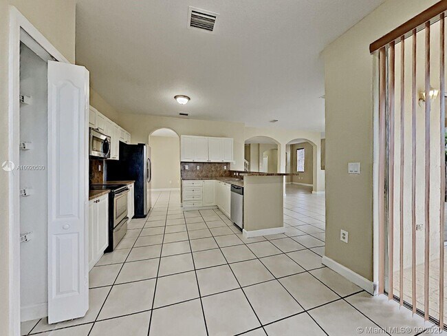Building Photo - 15514 SW 41st Ter