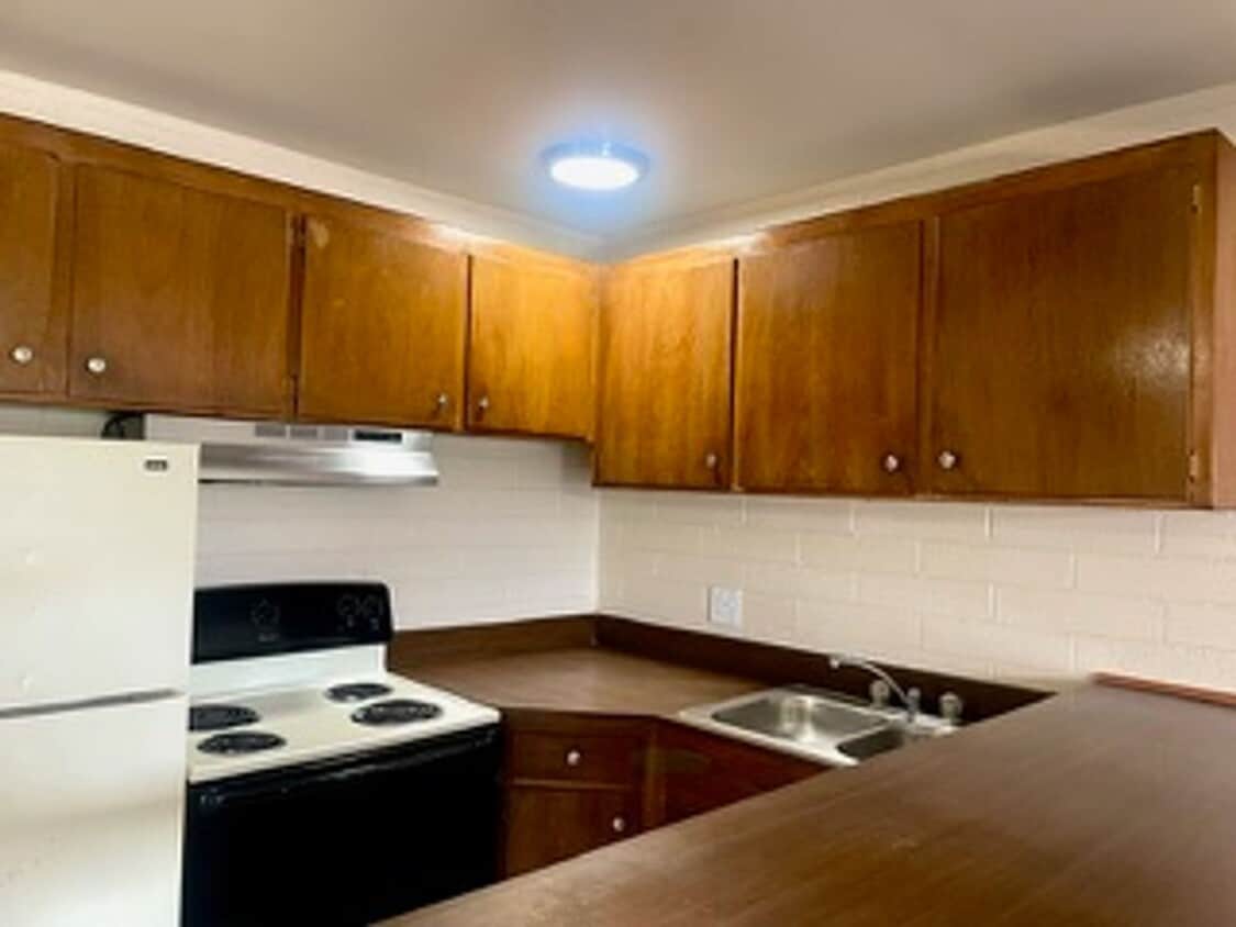 Building Photo - Royal ElCon Apartments