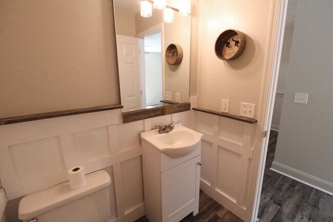 Foto del edificio - 2 bedroom 2.5 bathroom townhome for rent! ...