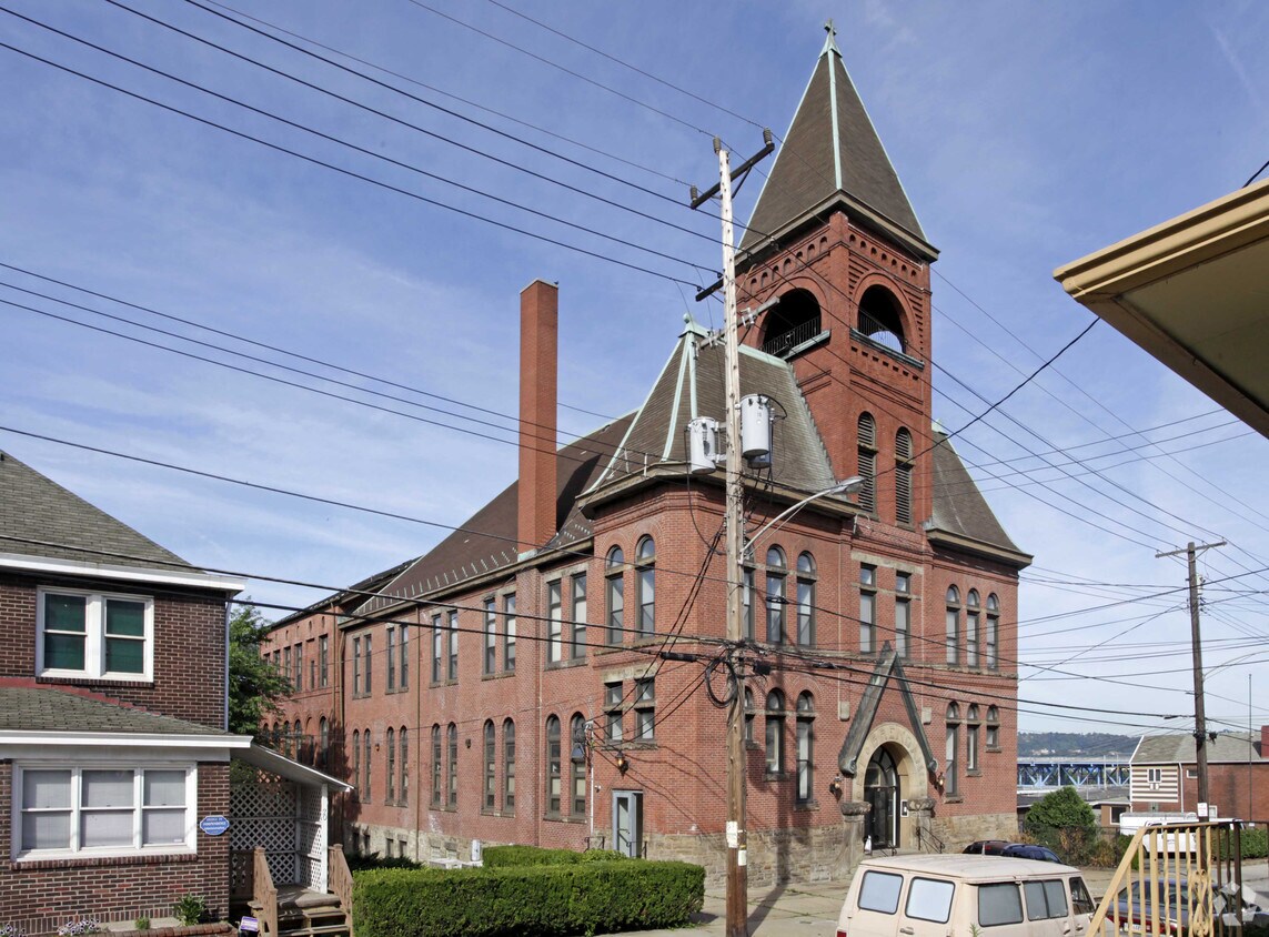 Foto del edificio - Historic St. Brendan's Apartments