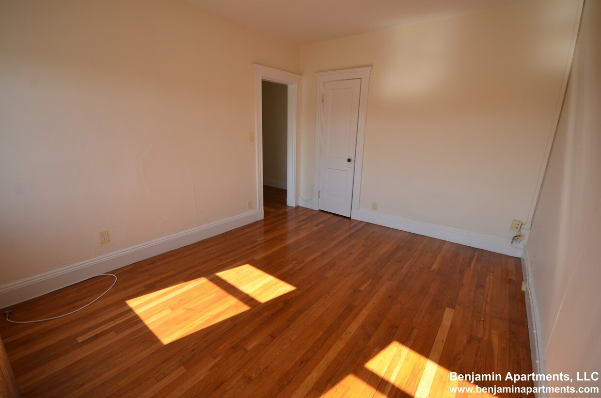 Primary Photo - 136 Washington St