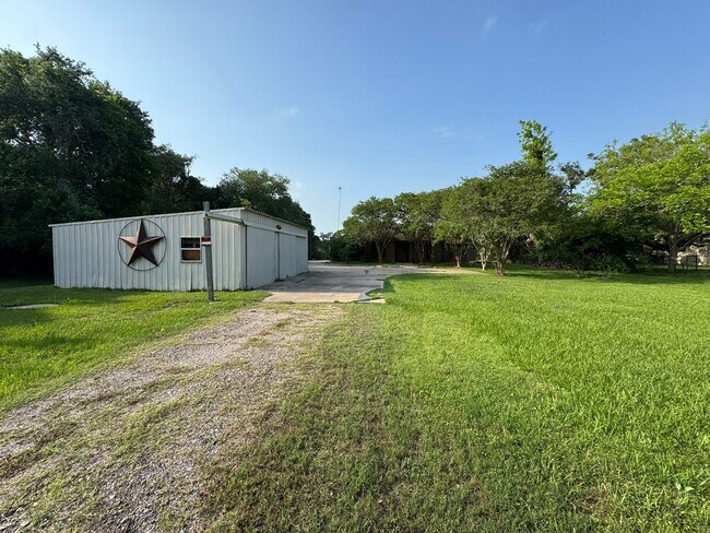 Foto del edificio - 772 Riverside Dr