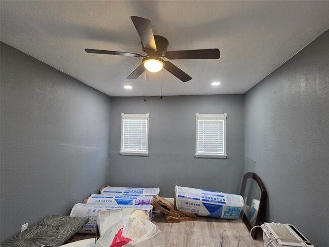 Building Photo - 9330 Chesterfield Dr