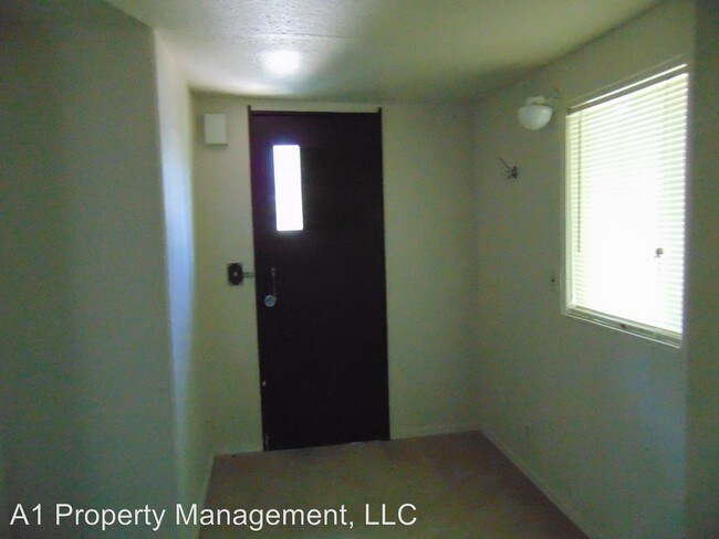 Building Photo - 737 W Gurley St