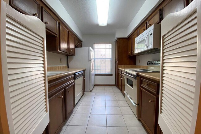 Building Photo - 1223 Augusta Dr
