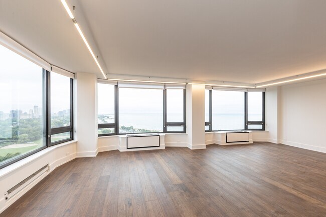 Foto del edificio - 1555 N Astor St