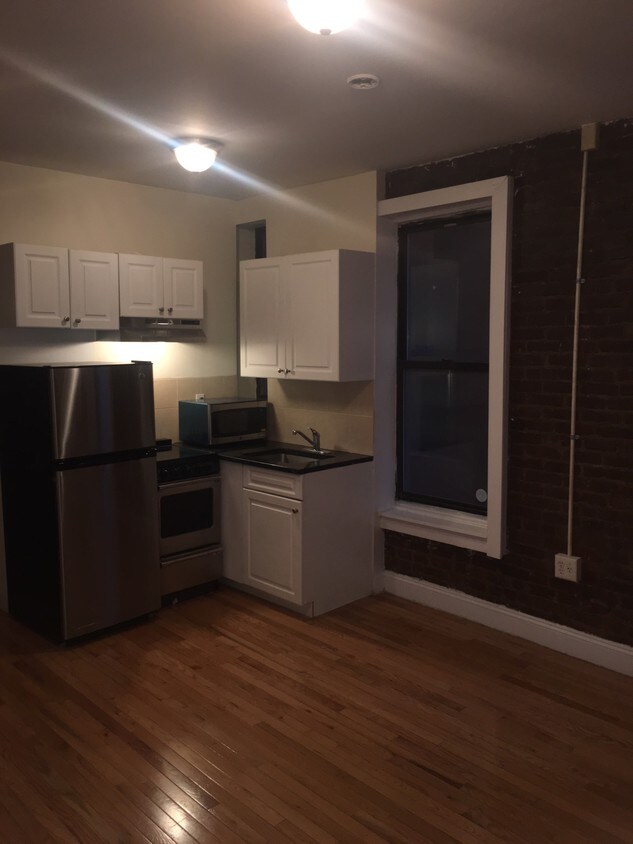 Primary Photo - 113 E 7th St