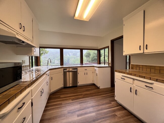Building Photo - Beautiful 3 Bedroom, 2.5 Bathroom - Treehouse Sanctuary Home in Sausalito.