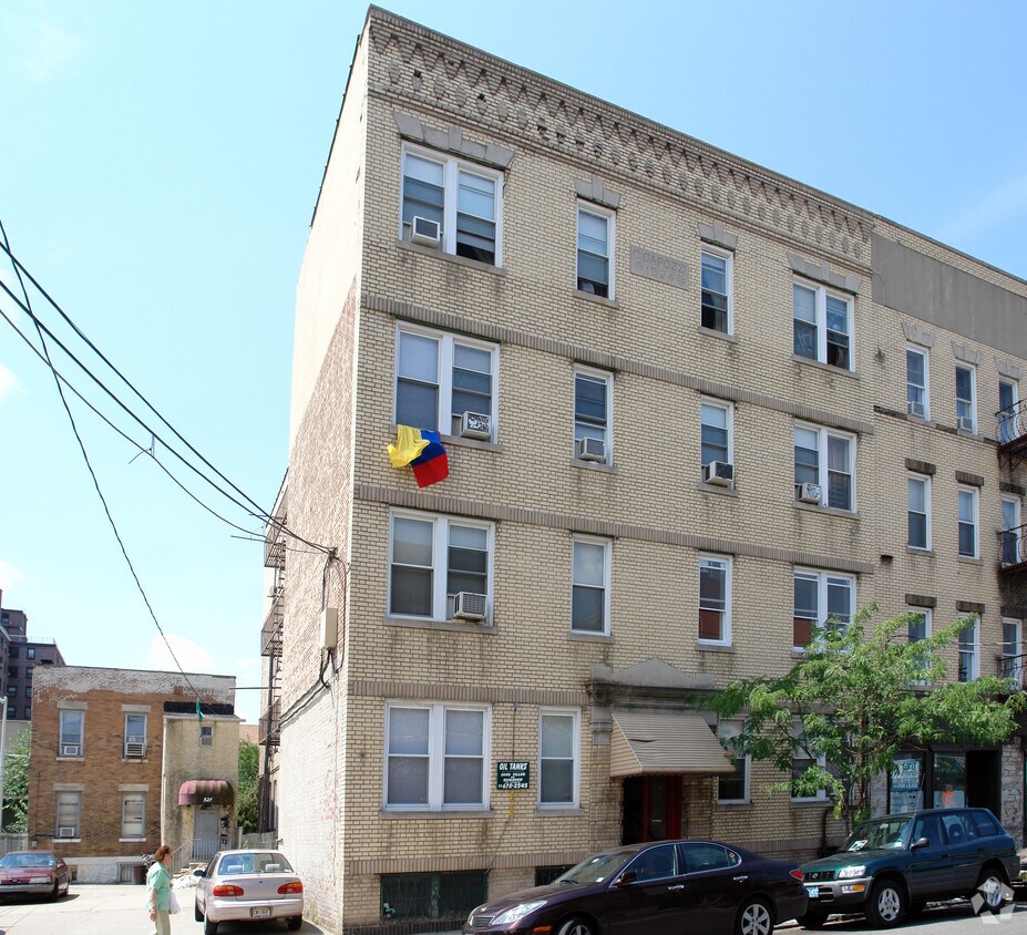 Building Photo - 523 55th St