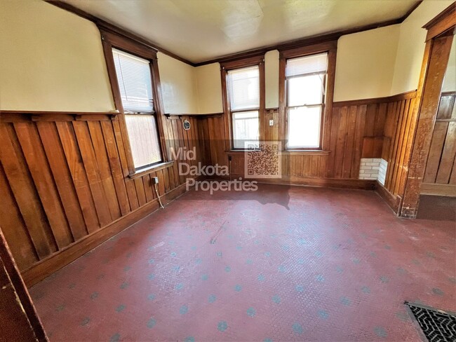 Building Photo - 115 N. Sanborn- 3 Bedroom House