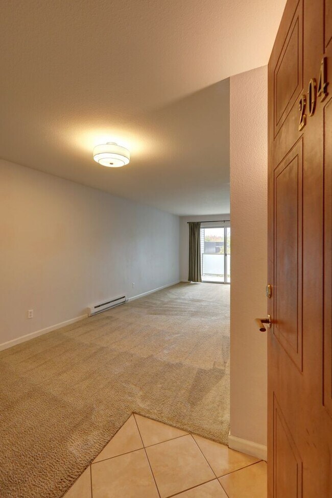 Foto del edificio - Spacious 1bd, 1ba Condo Available in Perfect Mercer Island Location!