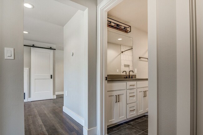 Foto del edificio - White Rock Views Apartments