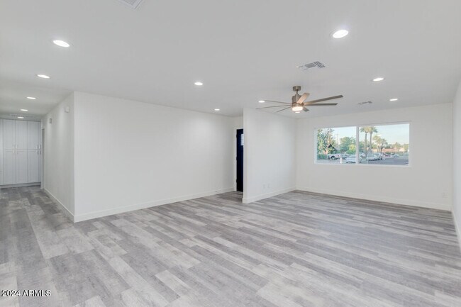 Foto del edificio - 1836 N McAllister Ave