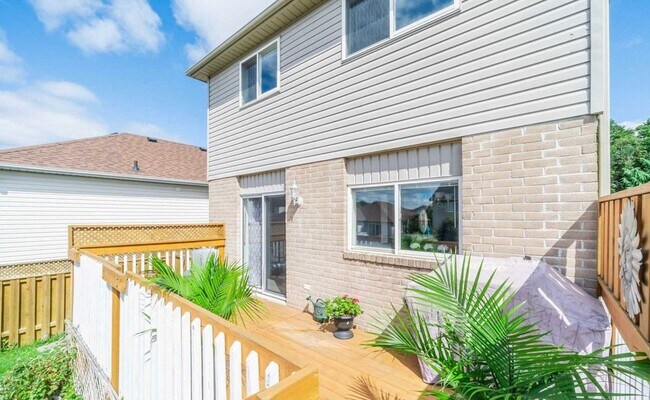 Building Photo - 113 Copeman Cres