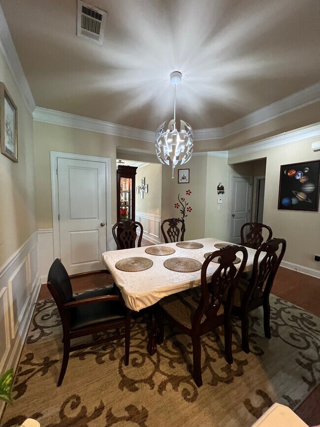 Foto del edificio - 1440 Queens Ln