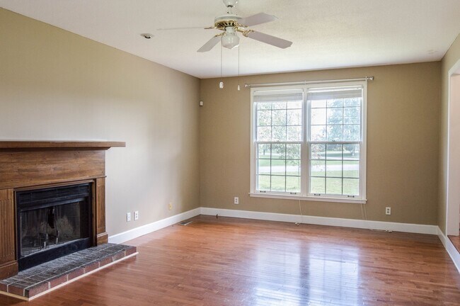 Foto del edificio - Dog Friendly Two Story with Fenced Yard!