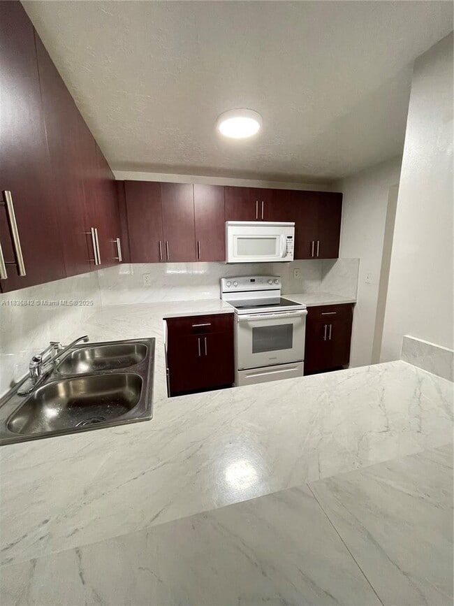 Building Photo - 6950 Miami Gardens Dr